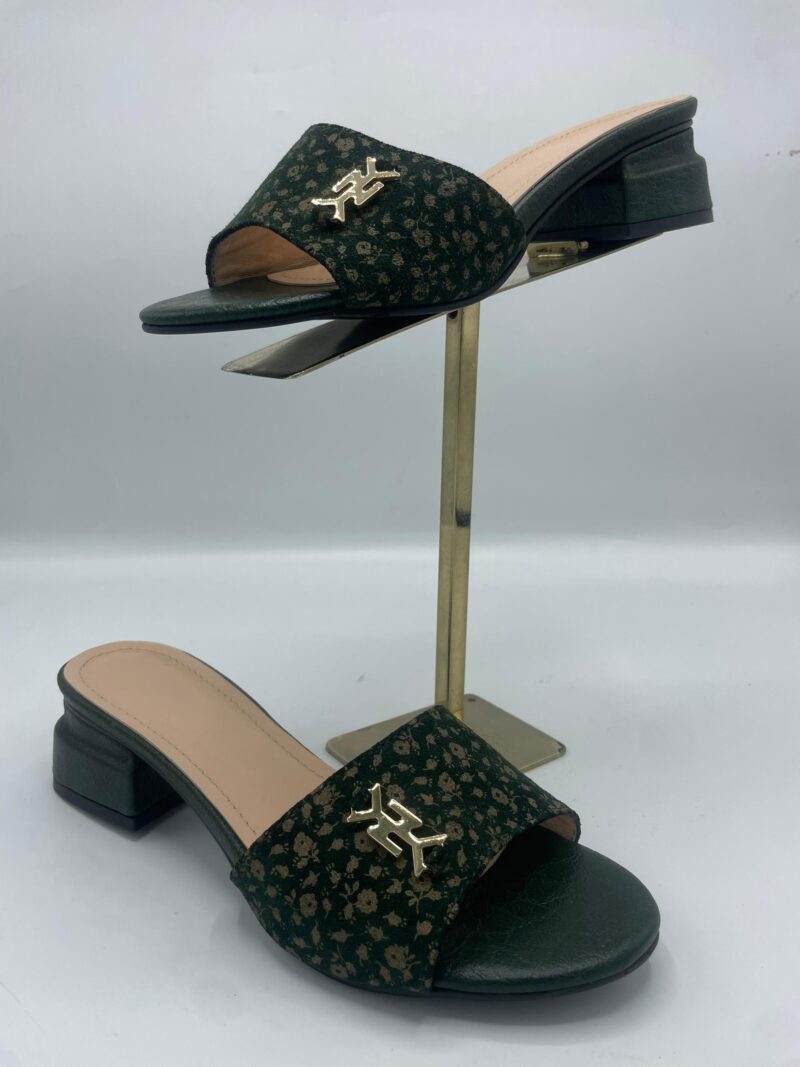 WhatsApp Image 2025-09-19 at 12.17.06 TALONS CARRÉS