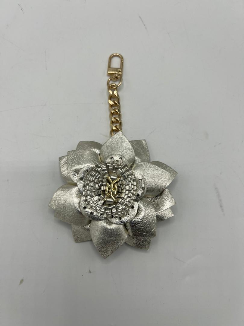 ACCROCHE NC FLEURETTE